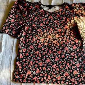 Floral shirt with cute puffy sleeves